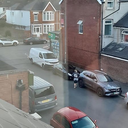 Entire Victoria Park Cardiff Apartment With Free Street Parking Bus 17 And 18 Direct To Cardiff City Centre, Fast Free Wi-Fi Екстериор снимка