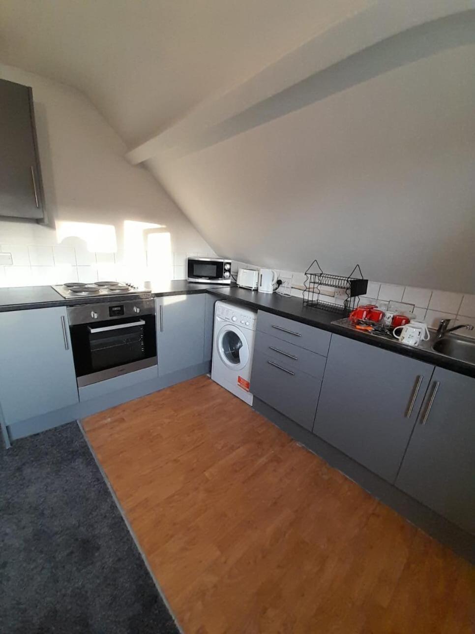 Entire Victoria Park Cardiff Apartment With Free Street Parking Bus 17 And 18 Direct To Cardiff City Centre, Fast Free Wi-Fi Екстериор снимка
