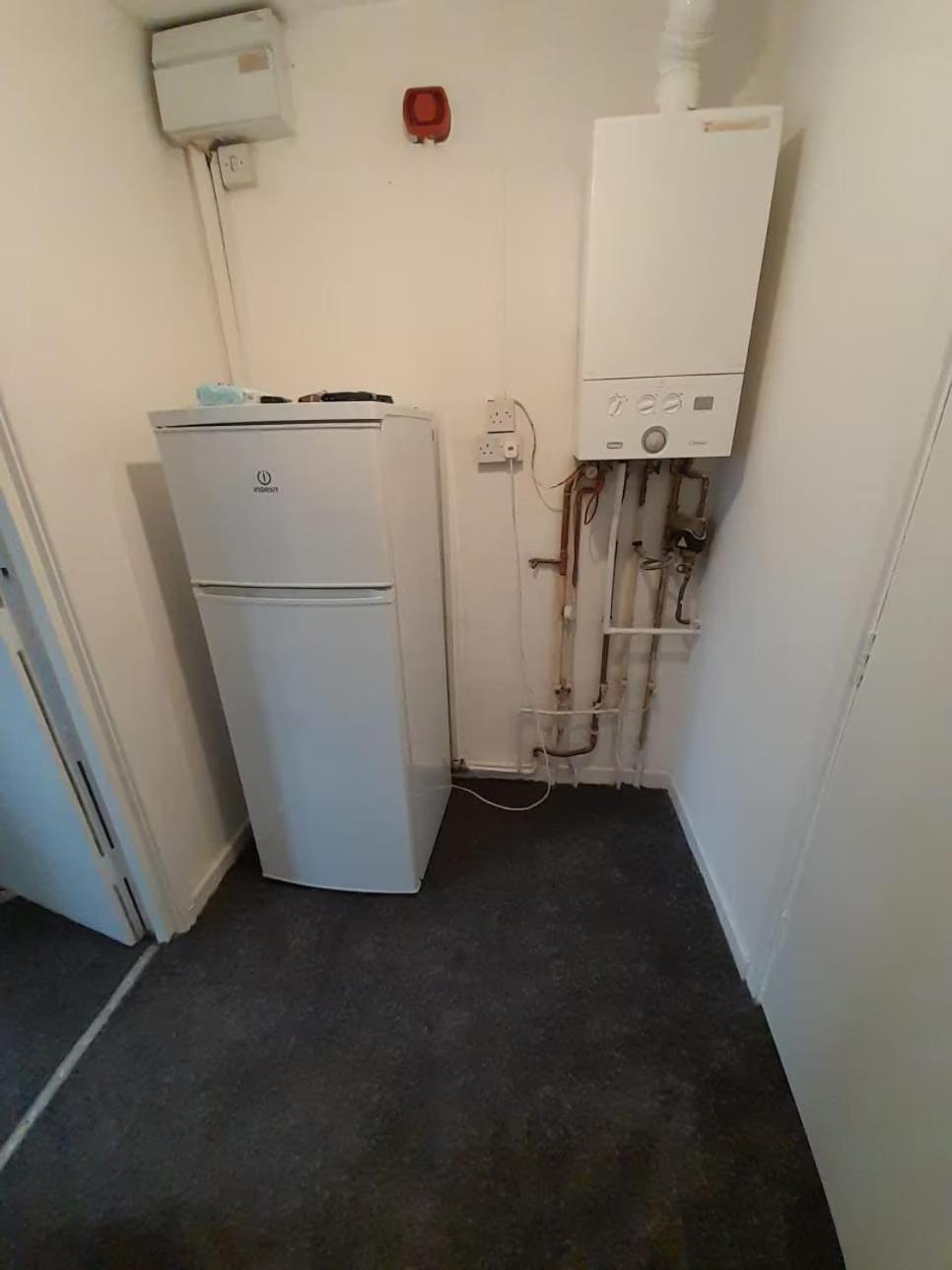 Entire Victoria Park Cardiff Apartment With Free Street Parking Bus 17 And 18 Direct To Cardiff City Centre, Fast Free Wi-Fi Екстериор снимка
