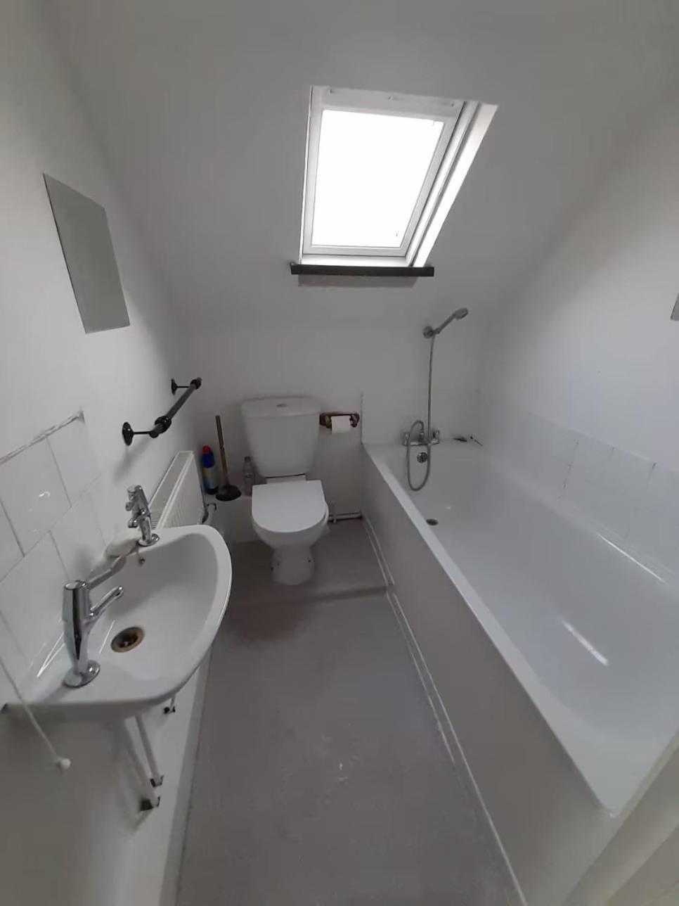 Entire Victoria Park Cardiff Apartment With Free Street Parking Bus 17 And 18 Direct To Cardiff City Centre, Fast Free Wi-Fi Екстериор снимка