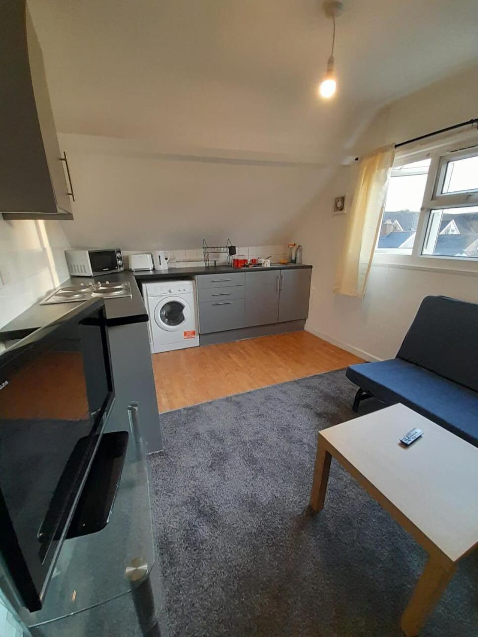 Entire Victoria Park Cardiff Apartment With Free Street Parking Bus 17 And 18 Direct To Cardiff City Centre, Fast Free Wi-Fi Екстериор снимка