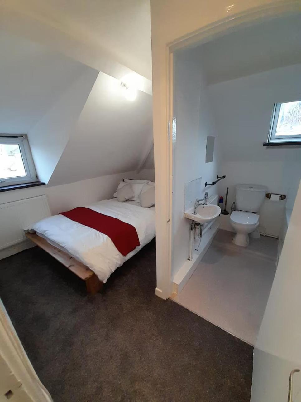 Entire Victoria Park Cardiff Apartment With Free Street Parking Bus 17 And 18 Direct To Cardiff City Centre, Fast Free Wi-Fi Екстериор снимка