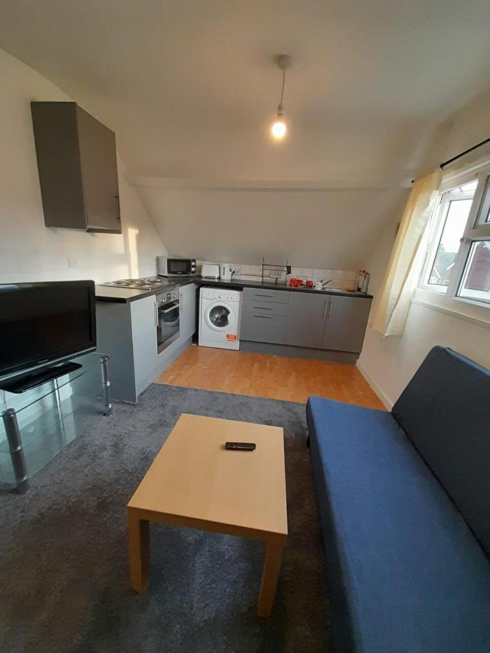 Entire Victoria Park Cardiff Apartment With Free Street Parking Bus 17 And 18 Direct To Cardiff City Centre, Fast Free Wi-Fi Екстериор снимка