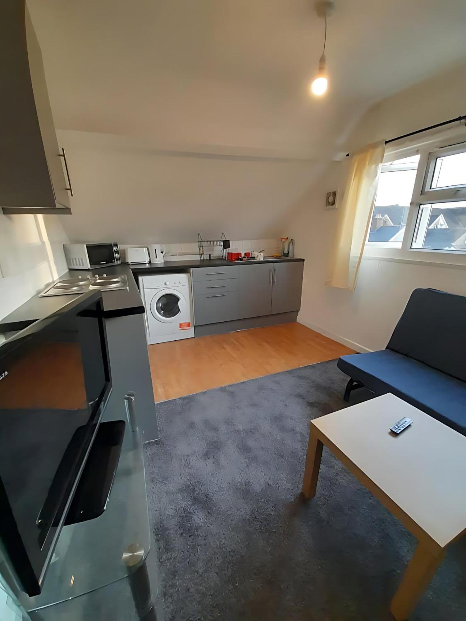 Entire Victoria Park Cardiff Apartment With Free Street Parking Bus 17 And 18 Direct To Cardiff City Centre, Fast Free Wi-Fi Екстериор снимка